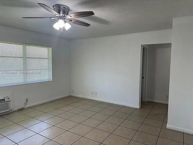 Photo - 2407 McKinley St Unidad 2