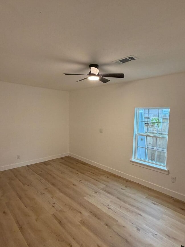 Photo - BEAUTIFUL HOME IN HOUSTON. MOVE IN READY!.