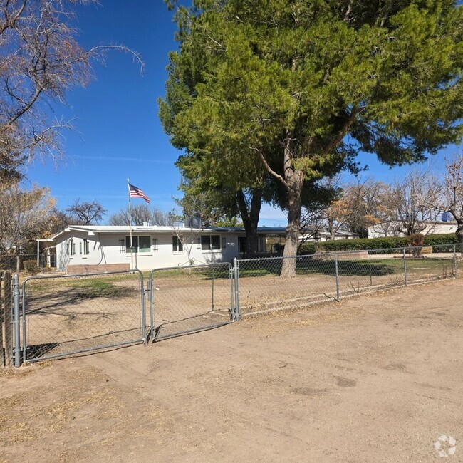 Building Photo - A Slice of Country Living! Rental