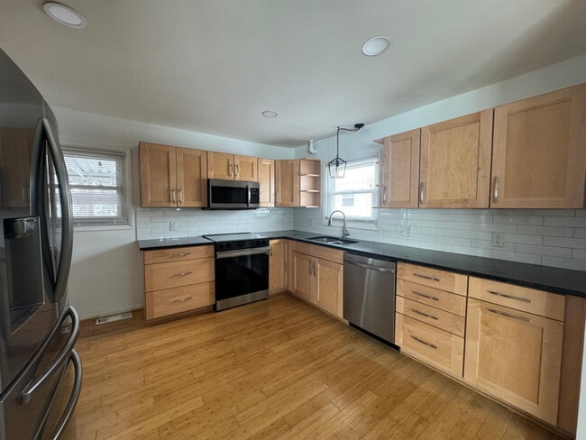 Photo - 2698 Shrewsbury Rd