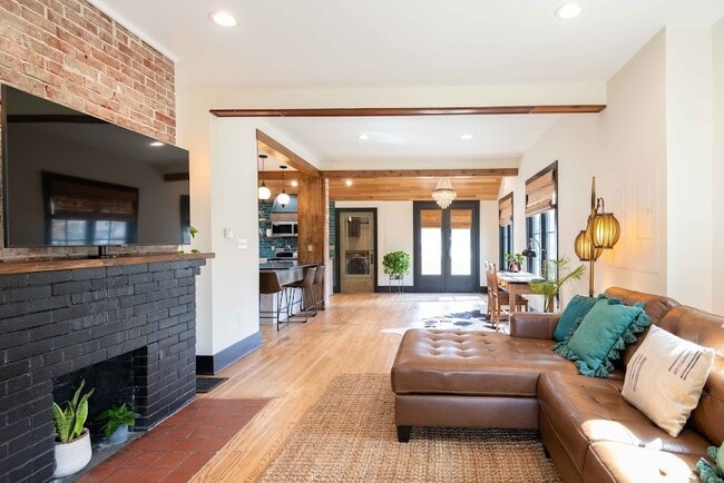 Photo - 321 N Rangeline Rd