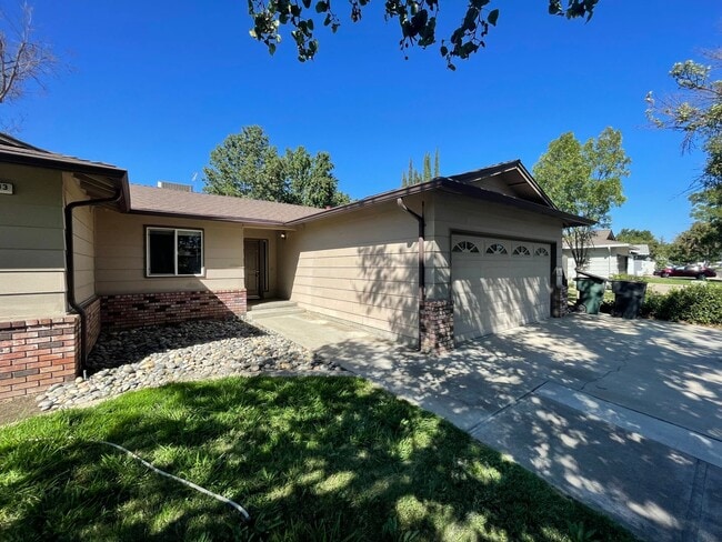 Photo - 3233 Nightingale Dr