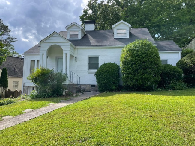 Building Photo - 417 Princeton Way NE