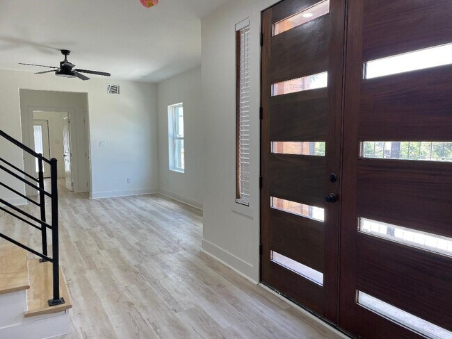 Photo - 201 E 37th St