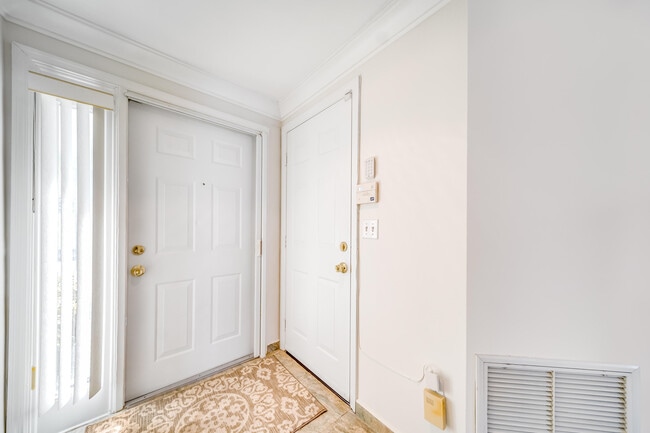 Photo - 892 Jeffery St