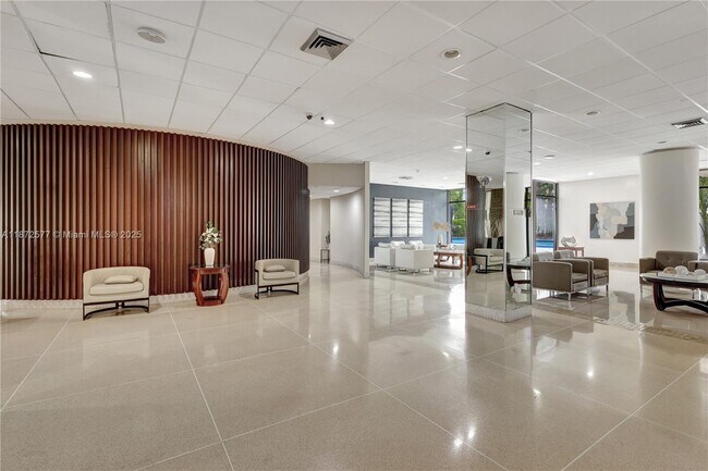 Photo - 20100 W Country Club Dr Unidad 403