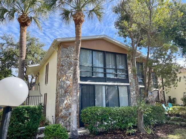 Building Photo - Elegant 2 bed 2 bath 55+ Condominium in Bradenton: Fully Furnished Annual Rental - Impeccably Mai... Unit L3