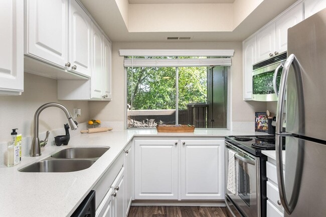 Photo - Cobble Creek Apartments