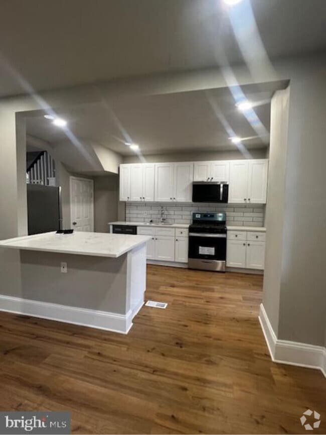 Building Photo - 607 E 19th St Rental