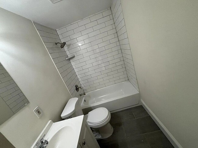 Photo - 325 V St NE