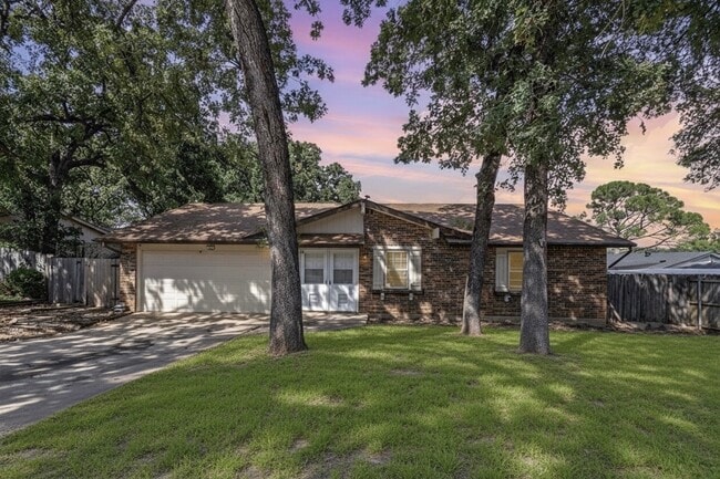 Photo - 302 Fair Oaks Blvd