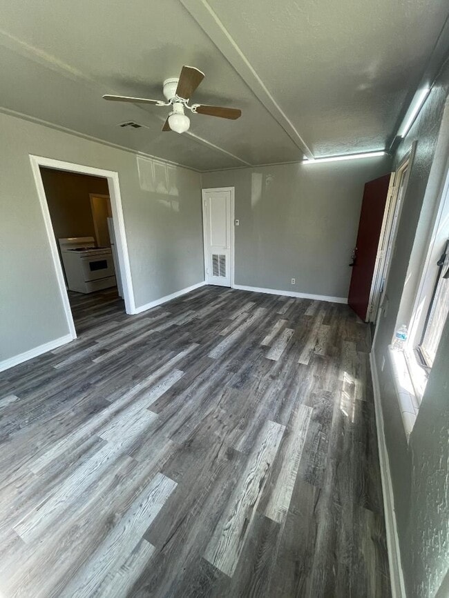 Photo - 1 Bed 1 Bath Duplex For Lease Now!