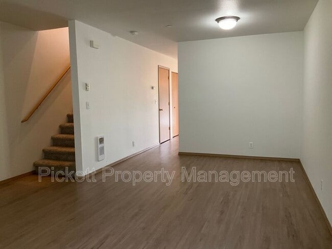 Photo - 683 Northpark Ln