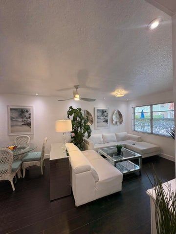 Photo - 601 SE 5th Ct Unidad 102
