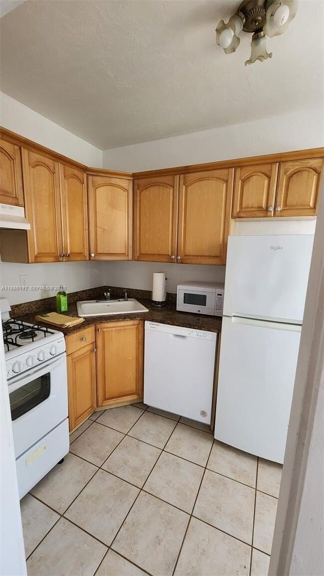 Building Photo - 315 Eucalyptus St Unit 6