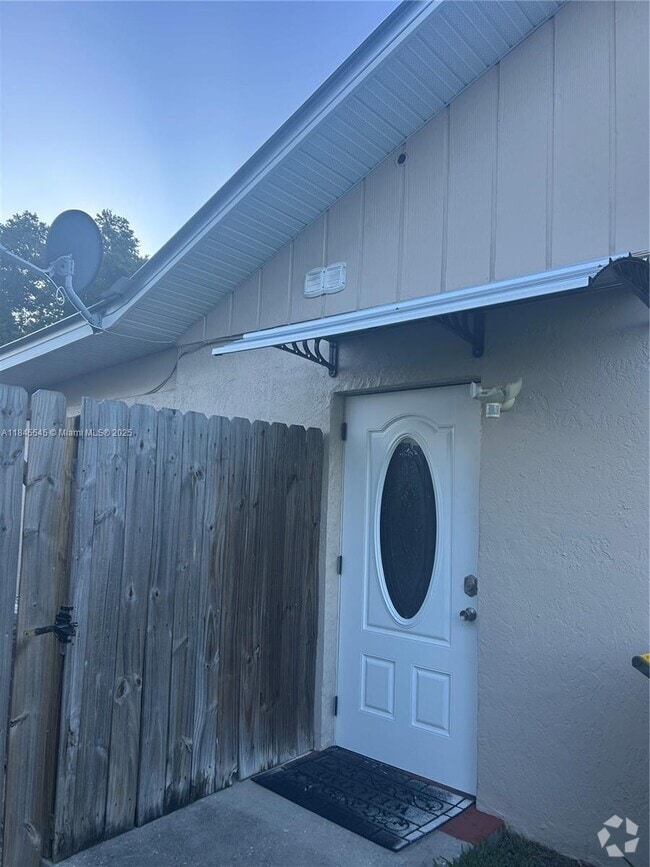 Building Photo - 4617 Navarre Ave Unit C Rental