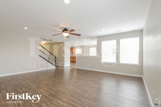 Photo - 892 Willow Dr