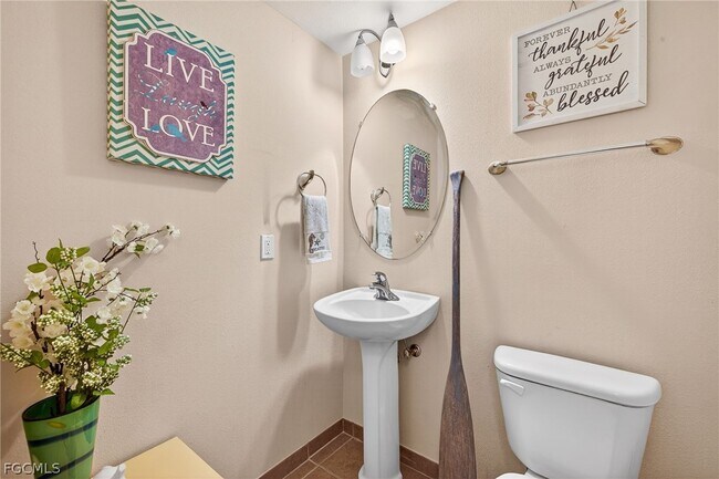 Photo - 2825 Palm Beach Blvd Unidad 215