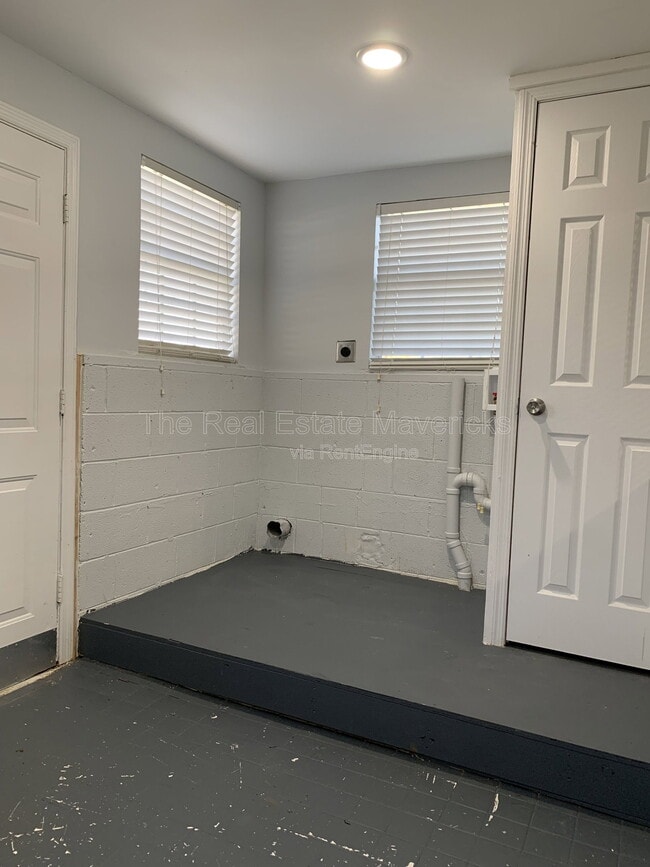 Photo - 409 Longview Dr