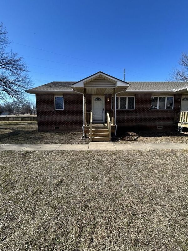 Building Photo - 401 E Adams St Unit Apt. A