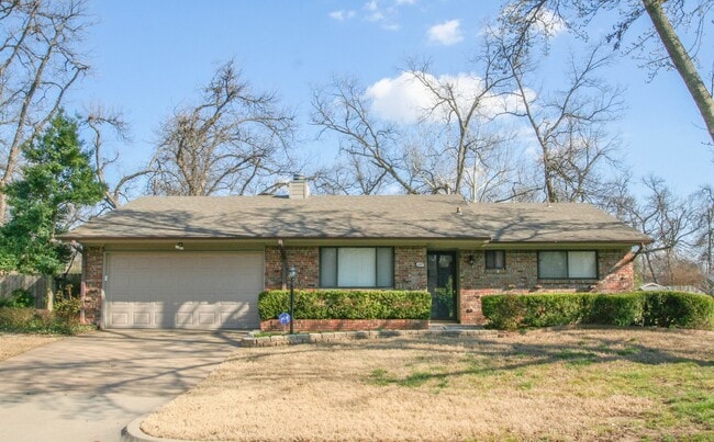 Building Photo - 2 Bed | 2 Bath in South Tulsa!