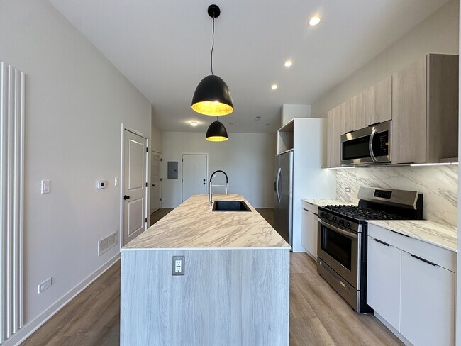 Photo - 6340 W Belmont Ave Unidad 302