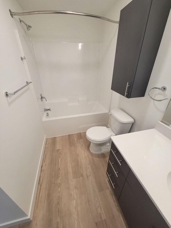 #409 Open 1BD, 1BA - 381SF Bathroom