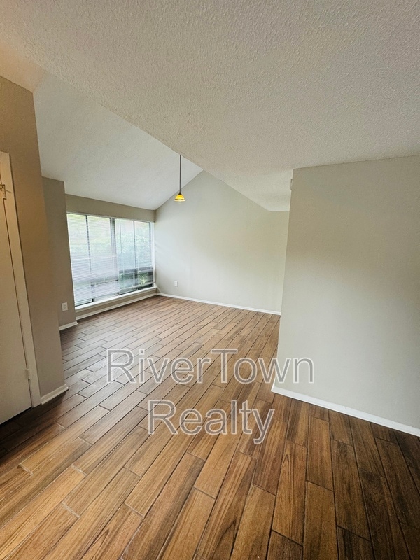 Photo - 3364 Fairbanks St