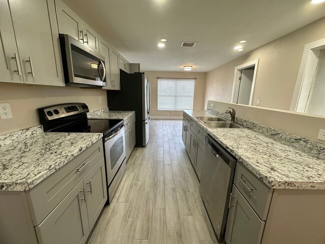 Photo - Great Location! 2 Bed 2 Bath Duplex Available Now