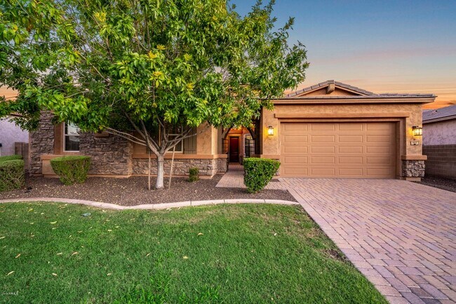 Building Photo - 953 E Boston St