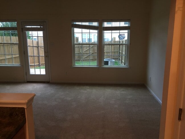 Photo - Beautiful Townhouse To Rent in Easter Henrico