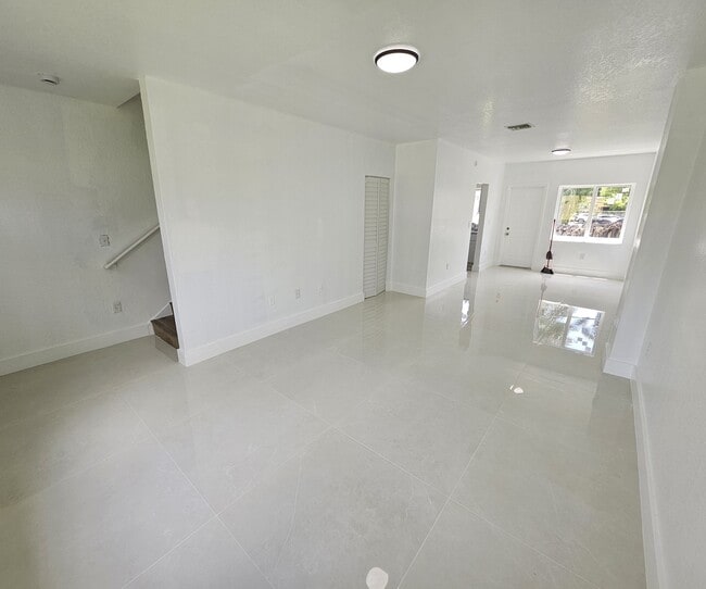 Building Photo - 450 NW 84th St