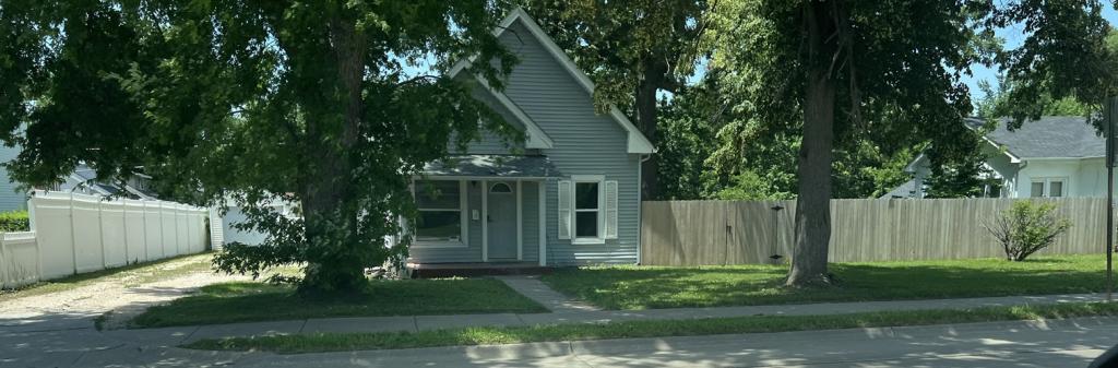 1111 N Burlington Ave - 1111 N Burlington Ave House