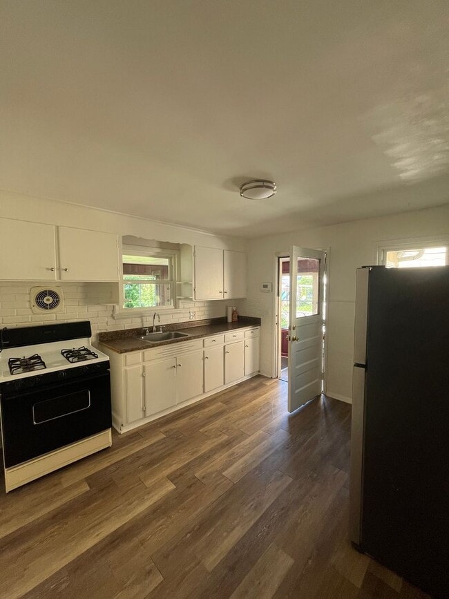 Photo - 3 Bed Single Family Home Available - Close to Rochester General