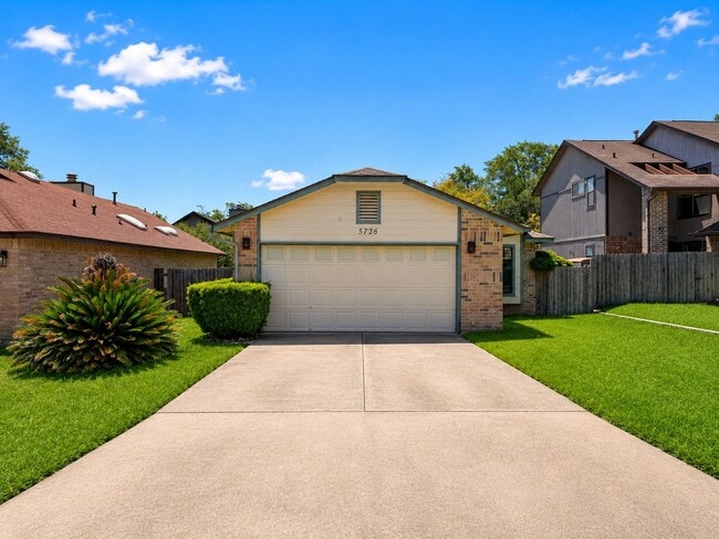 Building Photo - Beautifully maintained 2-bedroom garden home in North East Independent School District