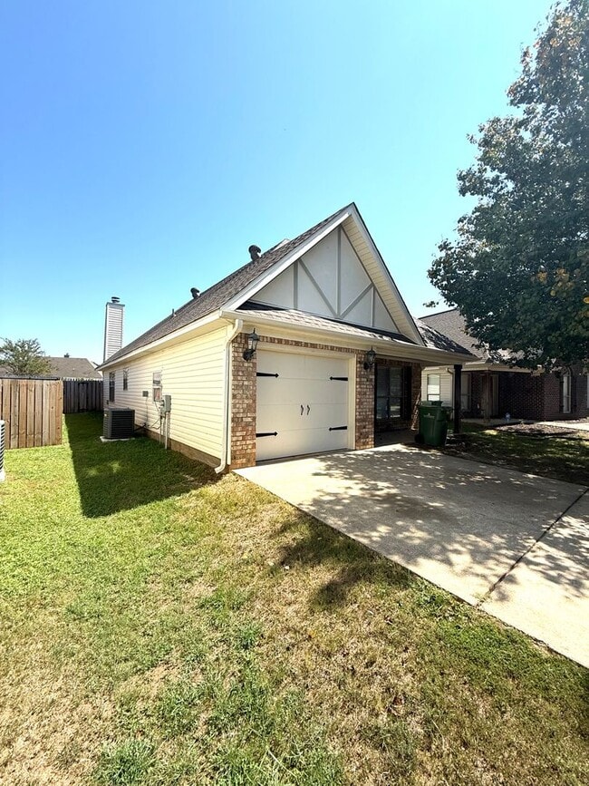 Photo - ** 4 Bed 2 Bath located in Park Lake ** Ca...