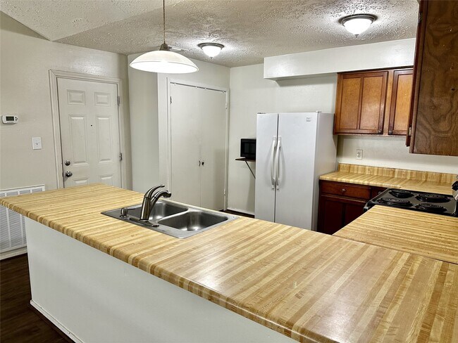 Photo - 13322 Oak Ledge Dr