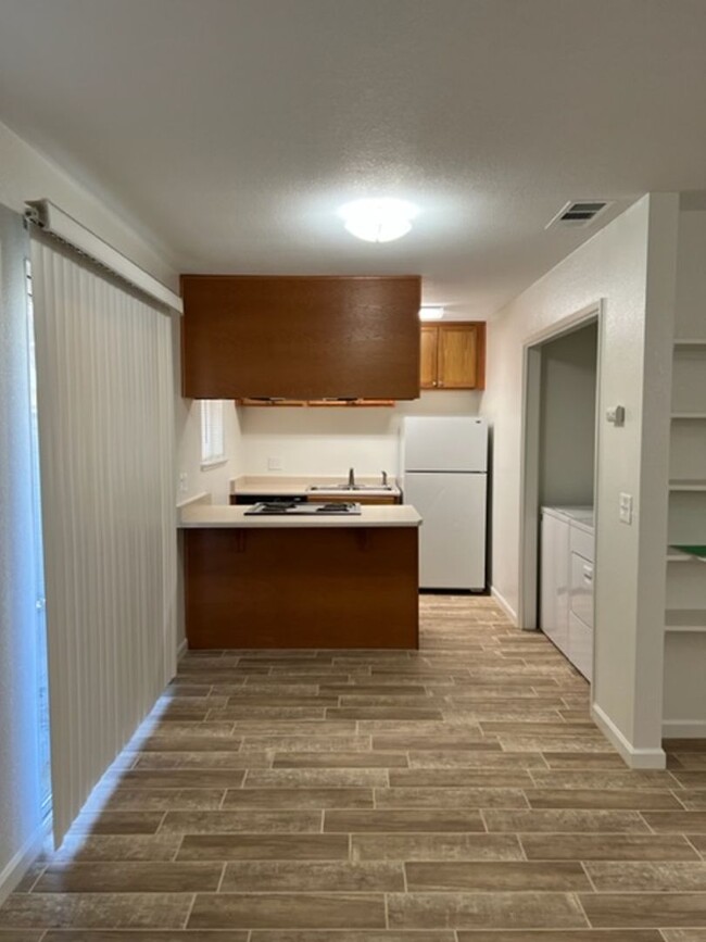 Photo - Beautiful, updated condo, in  Rosemont are...