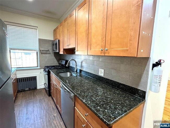 855 Broad B2 Unit B2