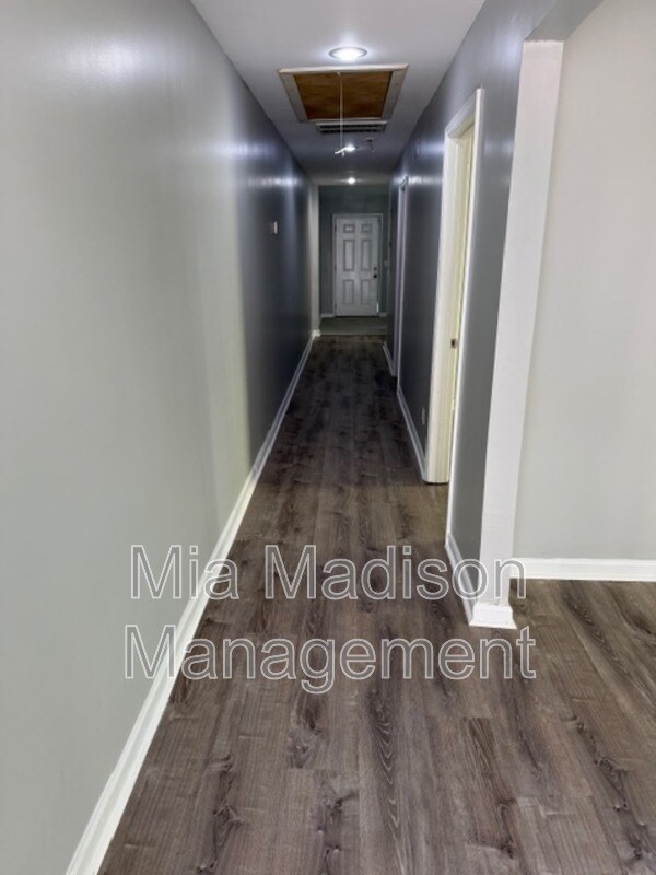 Photo - 319 W 31st St