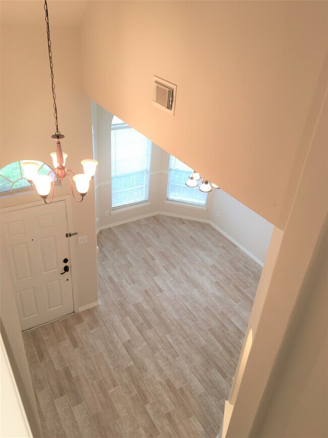 Photo - 2214 Valley View Crossing