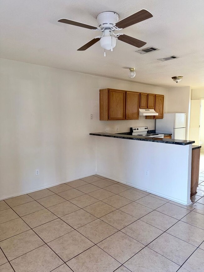 Photo - 1102 Leslie Cir Unidad B