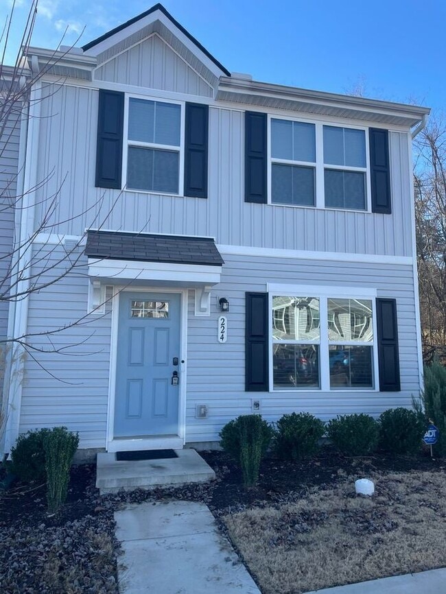 Building Photo - Stunning 3BR 3BA Home w/ Private Patio • Full Appliance Suite • Wooded-View Patio in Nashville