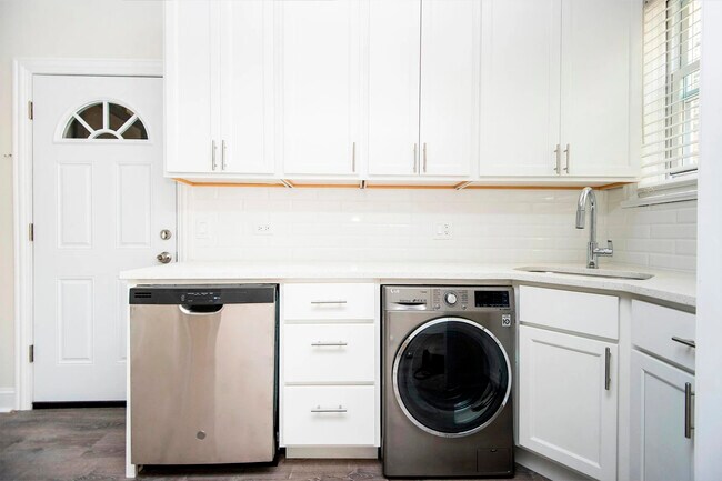 Photo - 319 Kedzie St