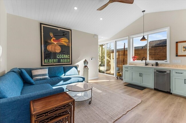 Photo - 402 Haydon St