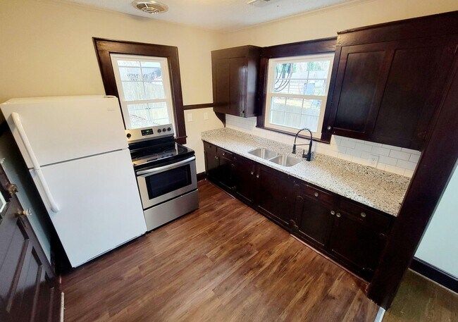 Photo - 122 Markham St