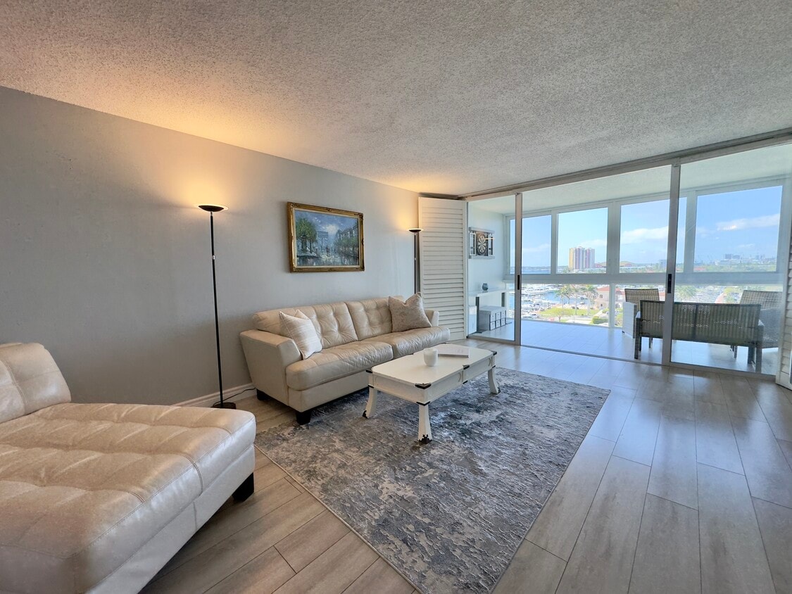 Photo - 301 Lake Shore Dr (Lake Park, FL)