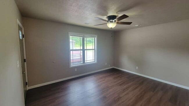 Photo - 3 Bedroom 1 Bath Apartment in Batesville Unit Apt C