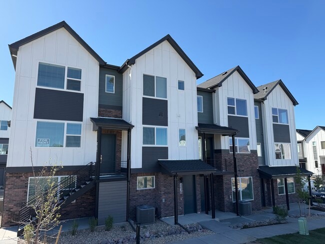 Building Photo - 4022 Ascend Grv