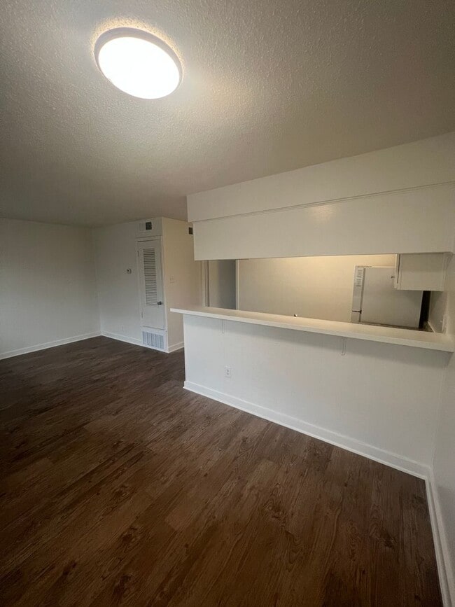 Photo - Great one bedroom in Hyde Park Unit 110